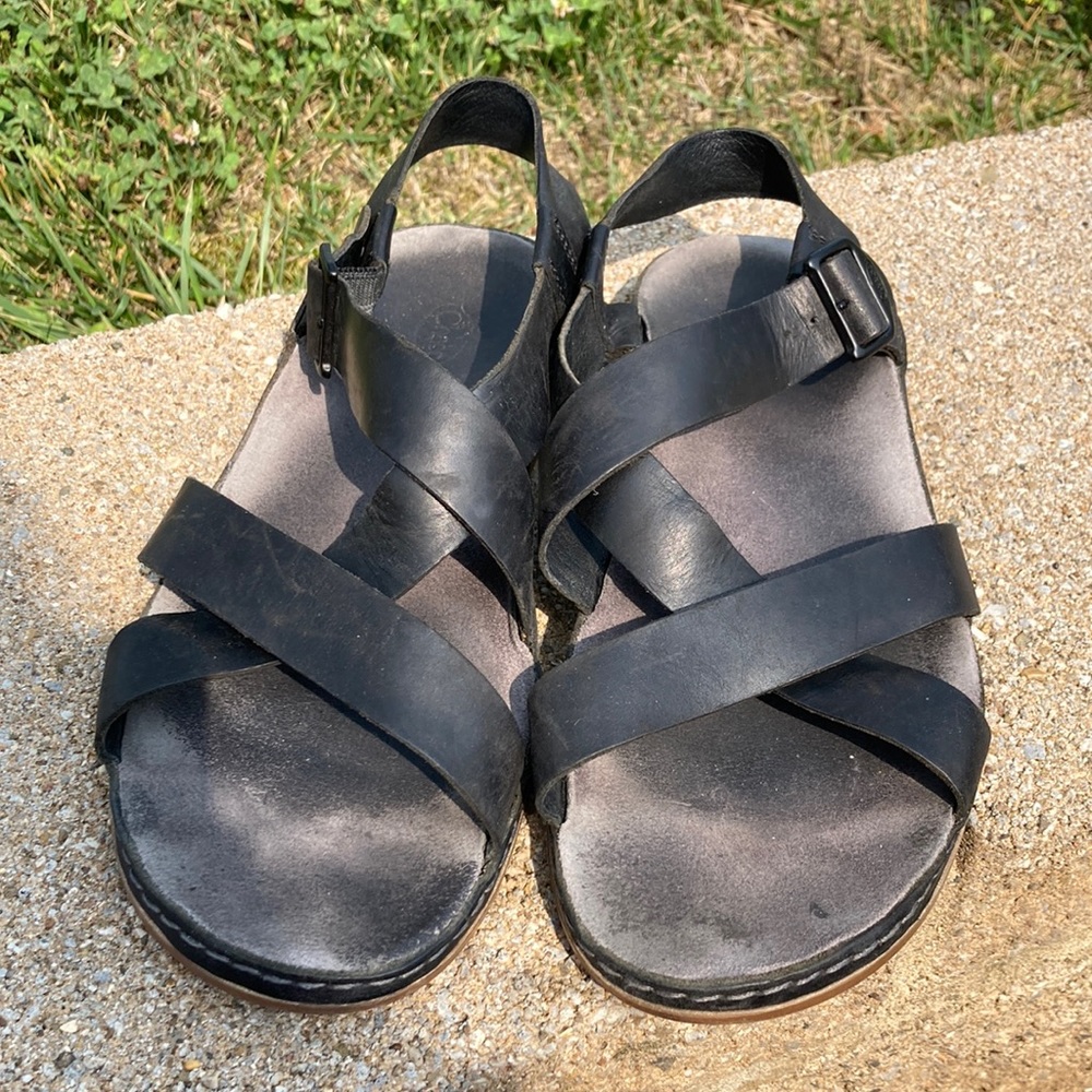 Black Leather Chaco Wayfarer sandals - size 8